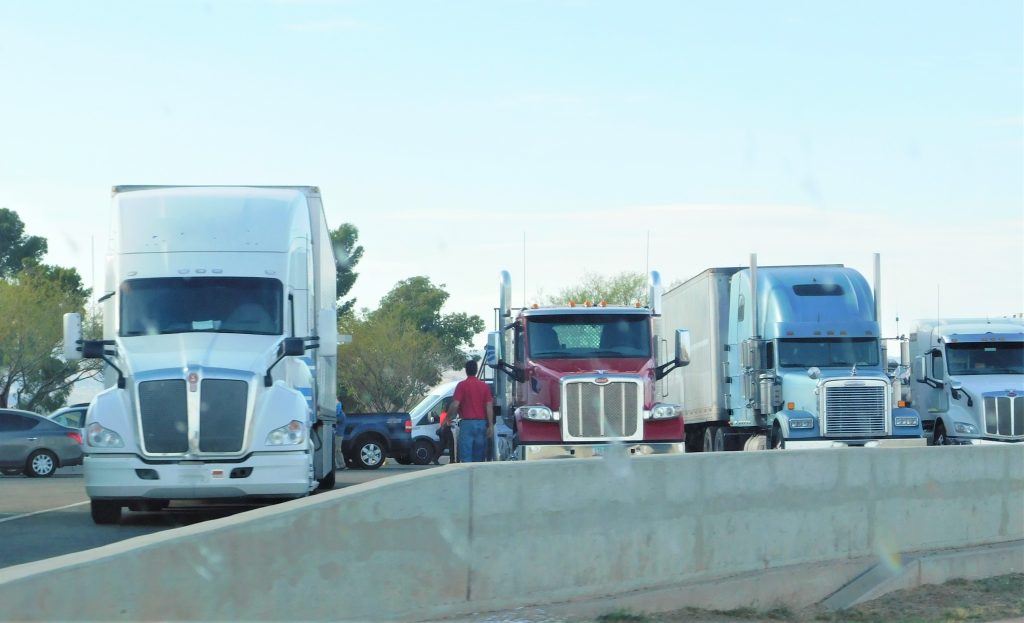 CCOO y UGT convocan una huelga de conductores profesionales
